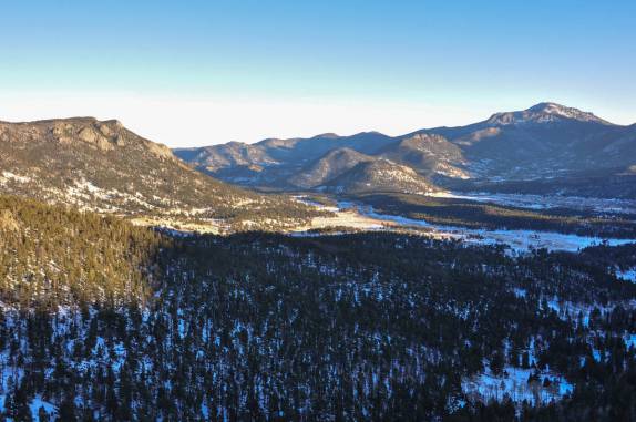 Um vale em meio às Montanhas Rochosas, no Rocky Mountains National Park, perto de Boulder, no Colorado, nos Estados Unidos
